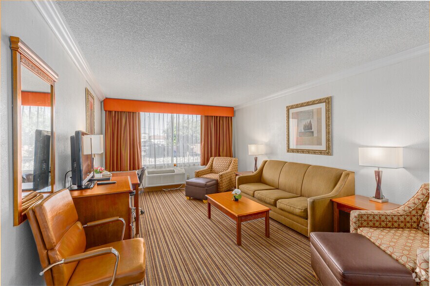 More Photos Of 1015 S Haynes Ave, Miles City Hotel For Sale