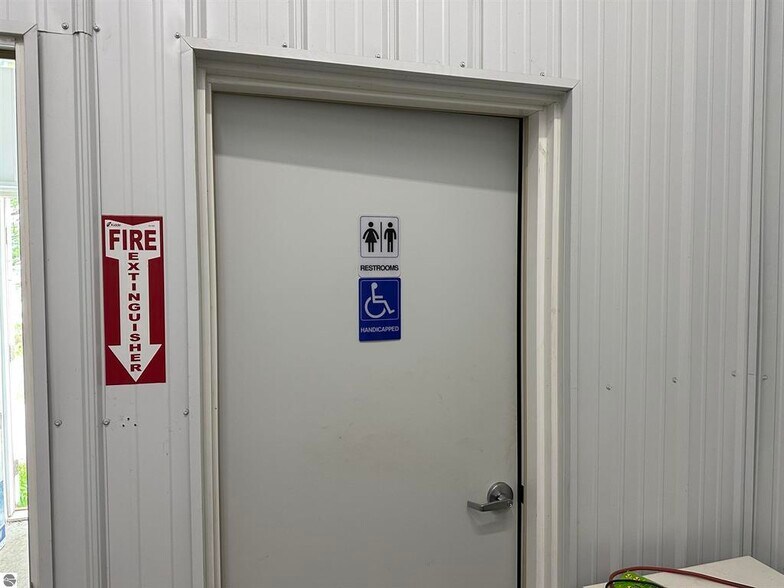 More Photos Of 404 S Park Dr, Kalkaska Warehouse For Lease