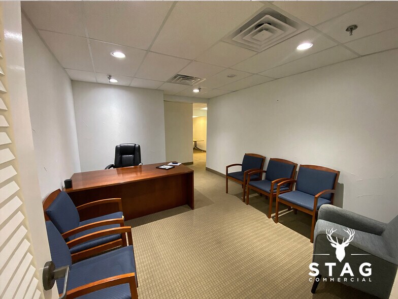More Photos Of 3901 Airport Fwy, Bedford Office For Lease