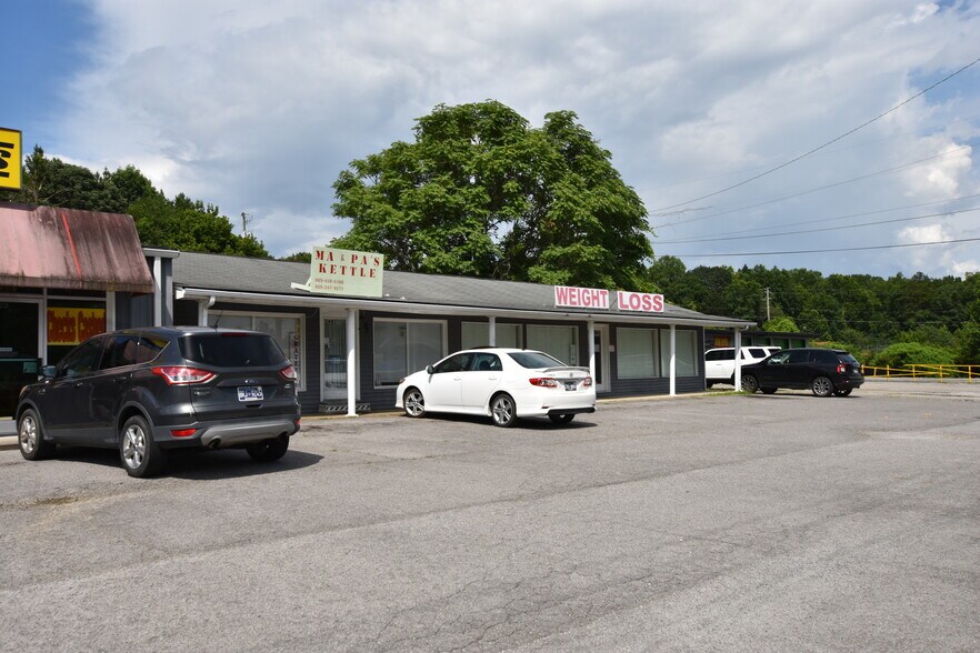 More Photos Of 522-546 E Tri County Blvd, Oliver Springs Freestanding For Sale