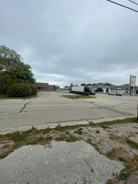 More Photos Of 319 N Mission St, Mt Pleasant Showroom For Sale