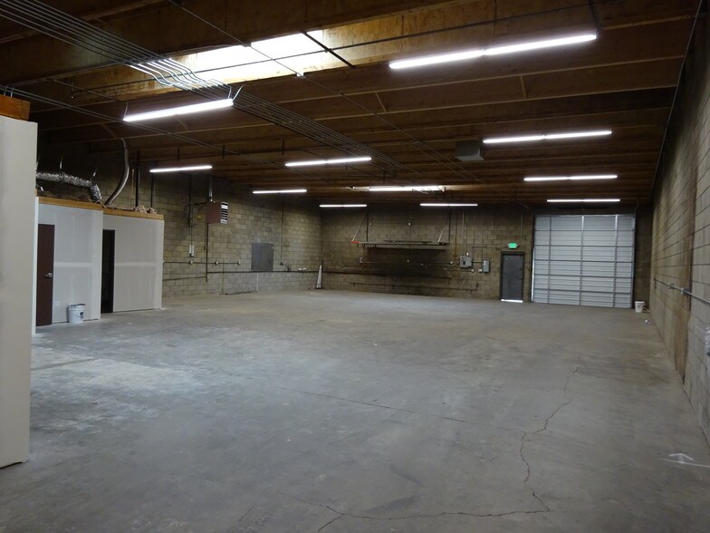 More Photos Of 3167 Fitzgerald Rd, Rancho Cordova Warehouse For Lease