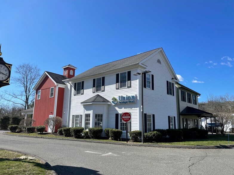 More Photos Of 828 Federal Rd, Brookfield Office For Lease