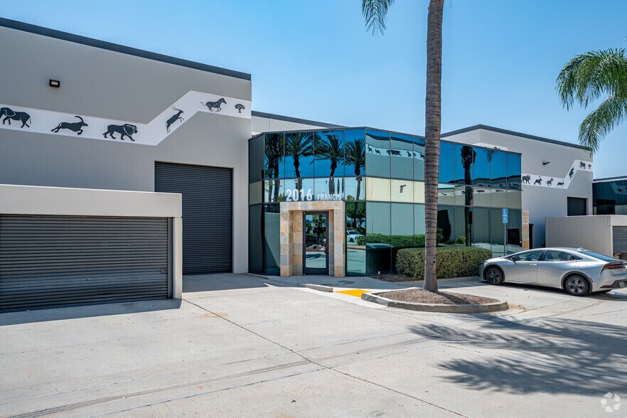 More Photos Of 2037-2077 S Vineyard Ave, Ontario Unknown For Lease