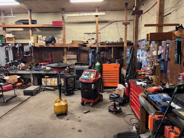 More Photos Of 412 E Spring St, Palestine Auto Dealership For Sale