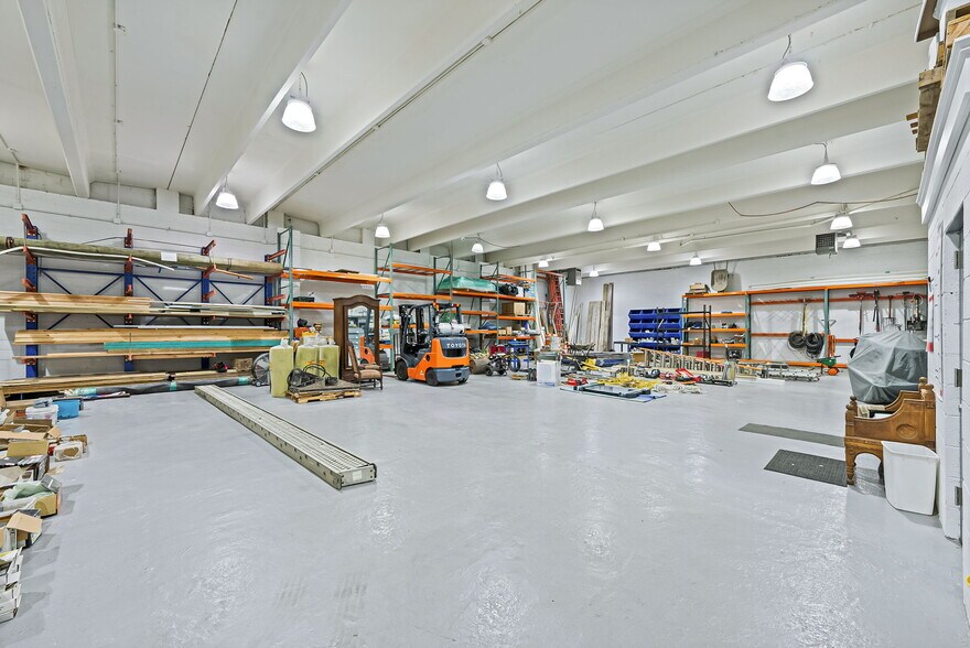 More Photos Of 88 Windsor Ave, Mineola Warehouse For Sale