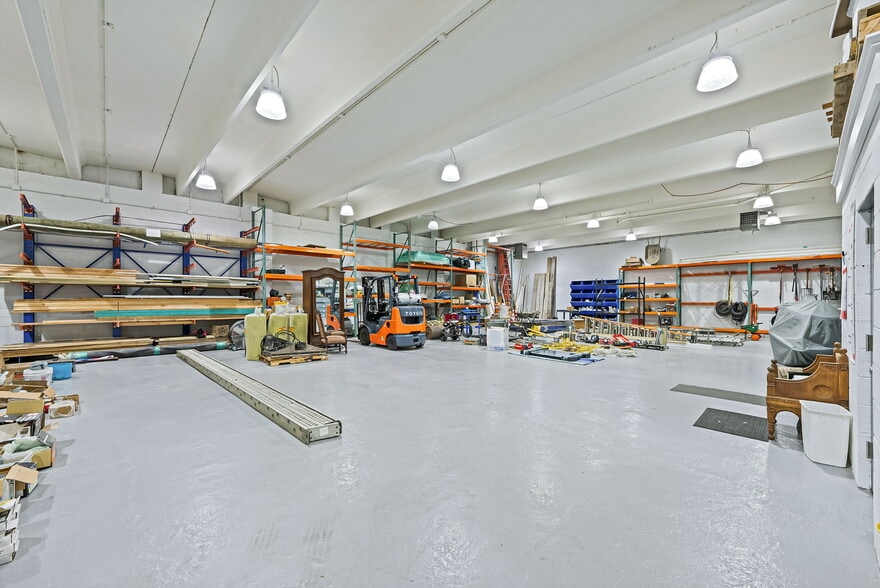 More Photos Of 88 Windsor Ave, Mineola Warehouse For Sale
