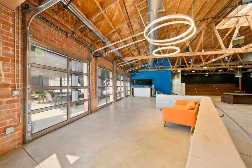 More Photos Of 2223-2229 S Carmelina Ave, Los Angeles Loft Creative Space For Lease