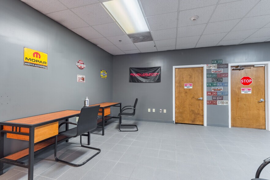 More Photos Of 111 N 12th St, West Columbia General Retail For Sale