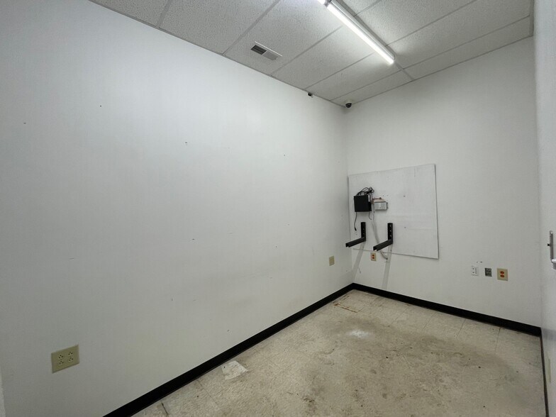 More Photos Of 1823 Virginia Rd, Edenton General Retail For Sale