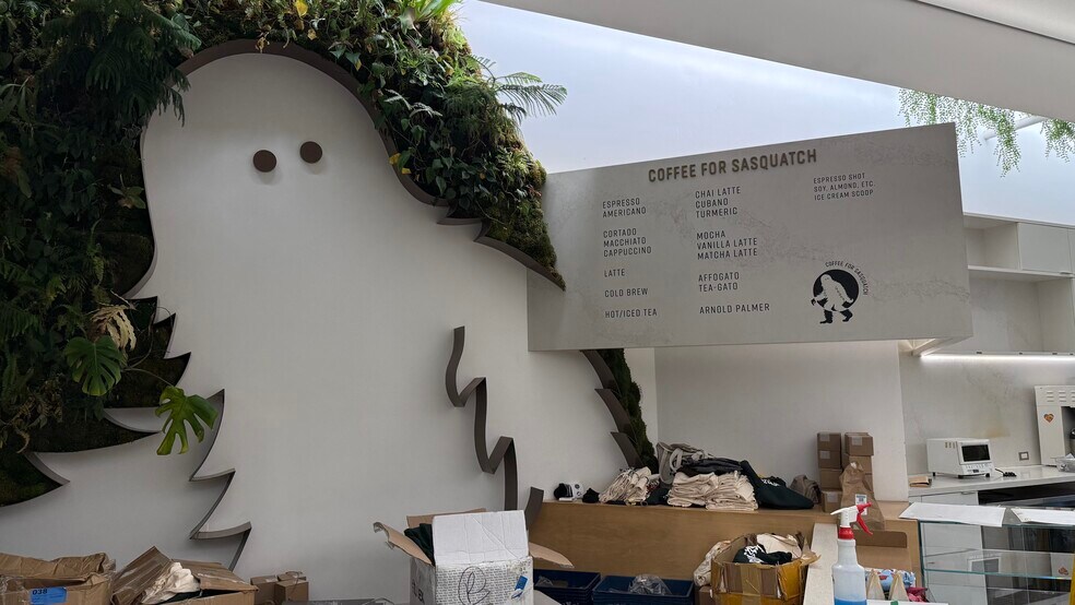 More Photos Of 7016-7024 Melrose Ave, Los Angeles Office For Sale