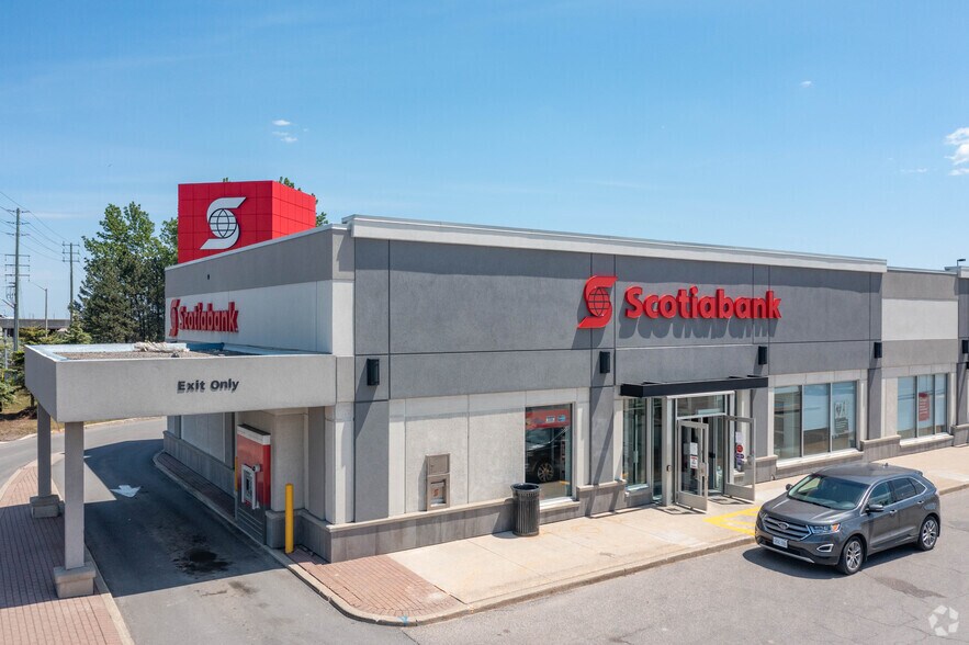 More Photos Of 35 Mapleview Dr W, Barrie Unknown For Lease