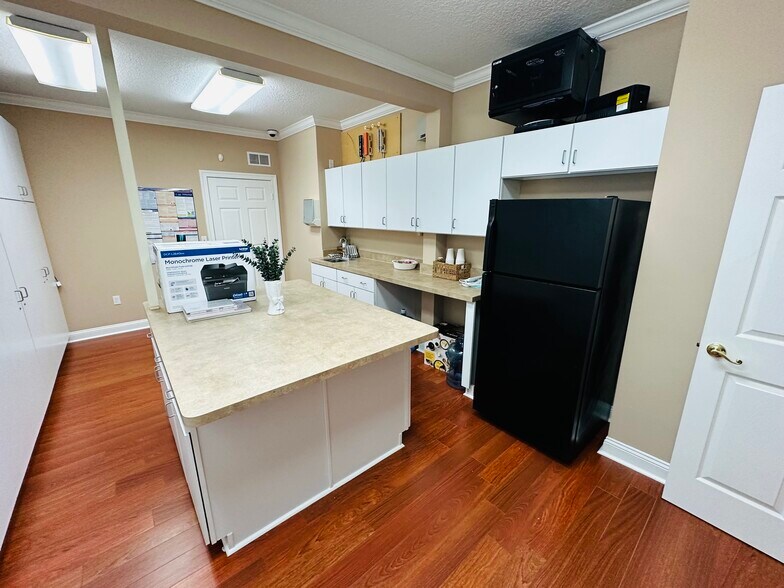 More Photos Of 6817 Southpoint Pky, Jacksonville Office For Sale