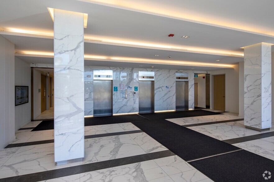 More Photos Of 295 The West Mall, Toronto Office Residential For Lease