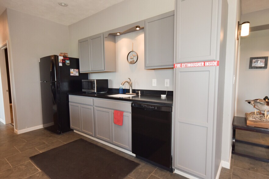 More Photos Of 36154 Enterprise, Trenton Light Manufacturing For Sale