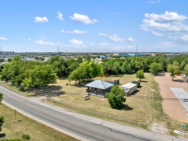 More Photos Of 303 W Broade St, Leander Land For Lease