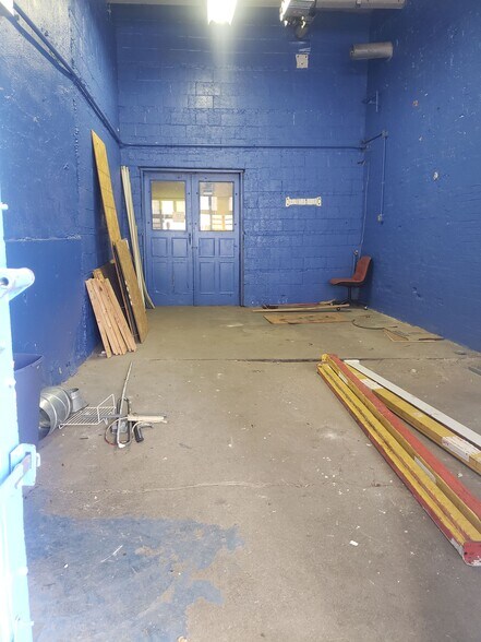 More Photos Of 3528 Warsaw Ave, Cincinnati Light Distribution For Lease