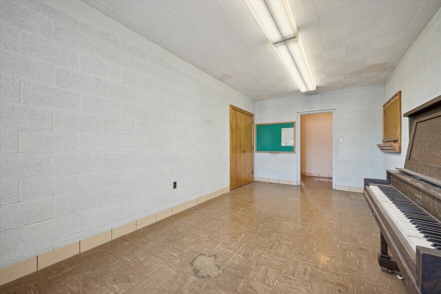 More Photos Of 725 Navarre Ave, Toledo Religious Facility For Sale