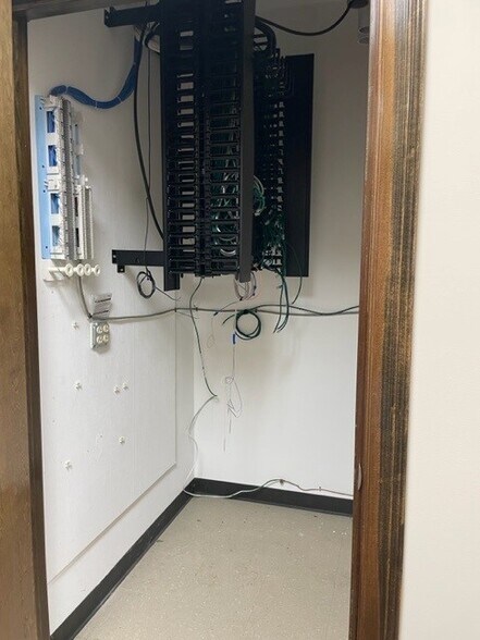 More Photos Of 835 S 9th Ave, Haubstadt Office For Sale