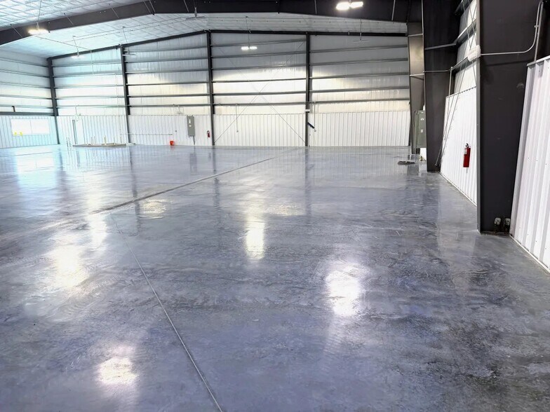 More Photos Of 229 Airpark Blvd, Immokalee Airplane Hangar For Sale