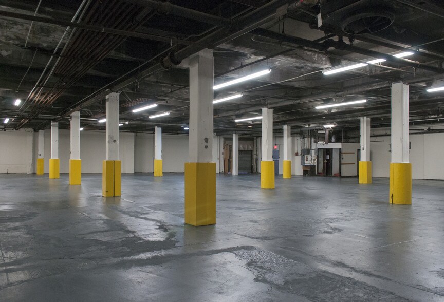 More Photos Of 51-18 Grand Ave, Maspeth Warehouse For Lease