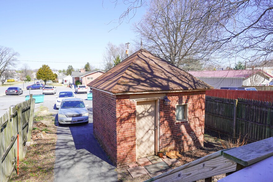 More Photos Of 325 W 7th St, Frederick Storefront Retail Office For Sale