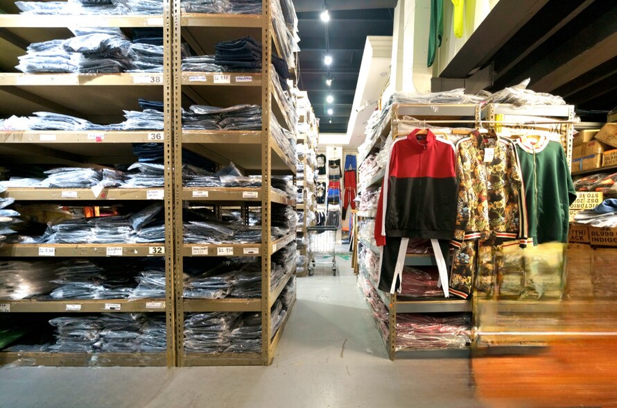 More Photos Of 1506 S Los Angeles St, Los Angeles Showroom For Lease