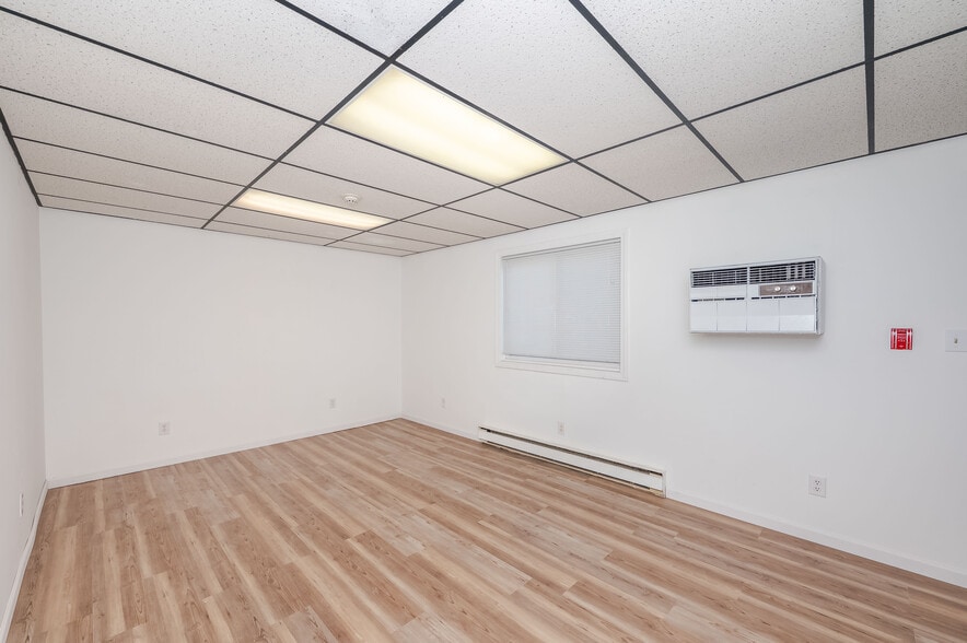 More Photos Of 16 Kingston Rd, Exeter Light Manufacturing For Sale