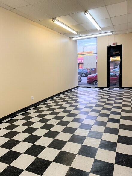 More Photos Of 3350 W 25th St, Chicago Storefront Retail Office For Lease
