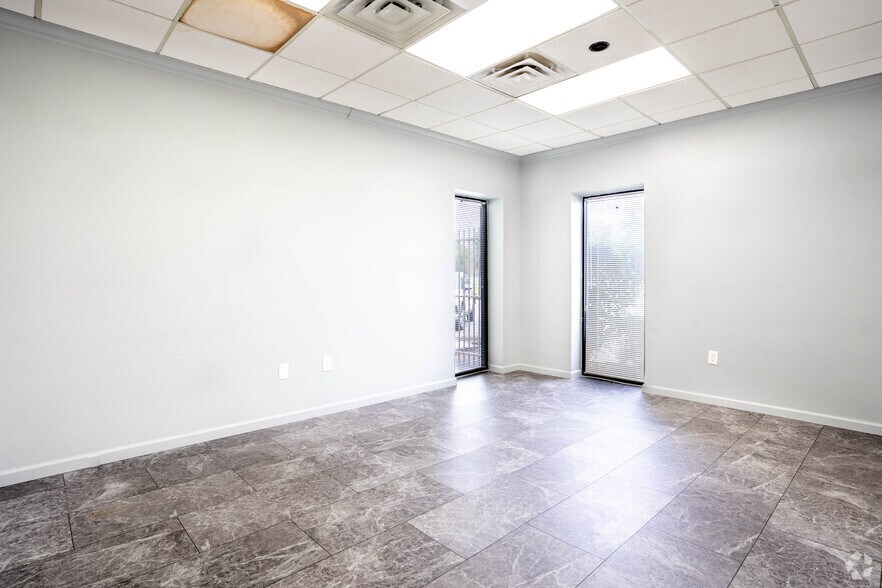 More Photos Of 8807-8815 Emmott Rd, Houston Unknown For Lease