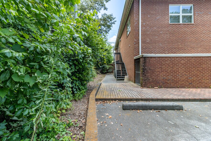 More Photos Of 1421 Ross Dr, Dalton Office For Sale