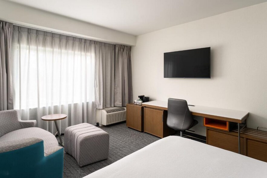 More Photos Of 580 Millennium Blvd, Brunswick Hotel For Sale