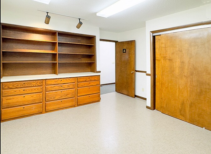 More Photos Of 1515 W Walnut St, Jacksonville Medical For Sale