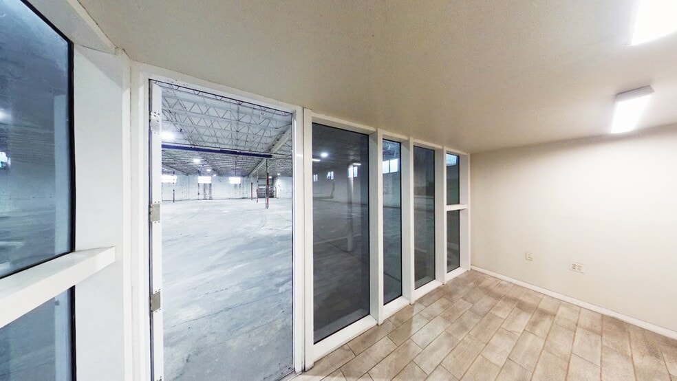 More Photos Of 3121-3171 E 11th Ave, Hialeah Warehouse For Lease