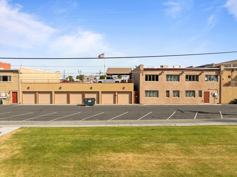 More Photos Of 100 E Broadway Ave, Moses Lake Office For Sale