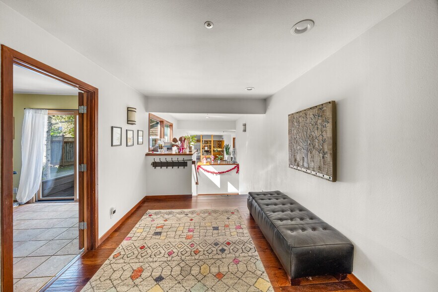 More Photos Of 8 Circle Rd, San Rafael Specialty For Sale