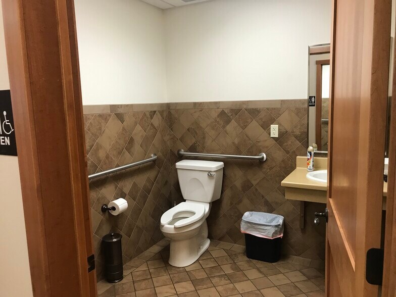 More Photos Of 2834 Jackson Blvd, Rapid City Office For Lease