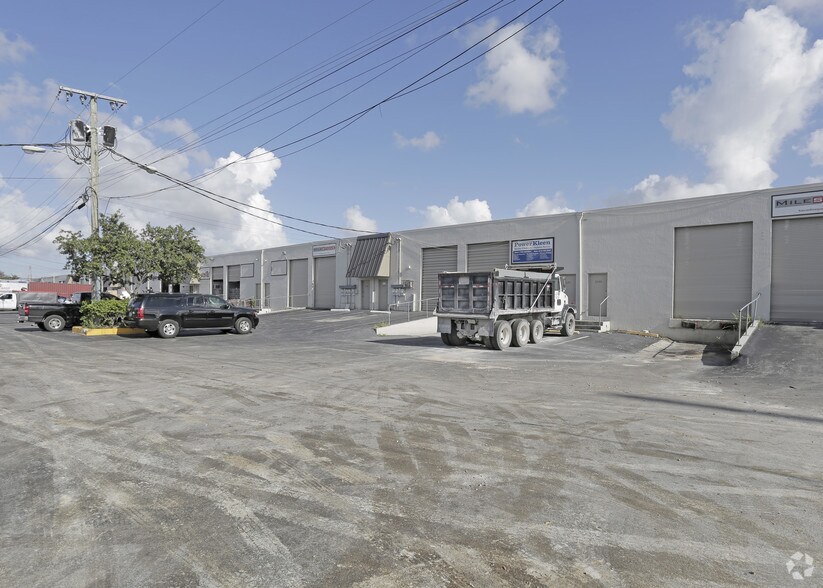 More Photos Of 5551-5595 NW 72nd Ave, Miami Warehouse For Lease