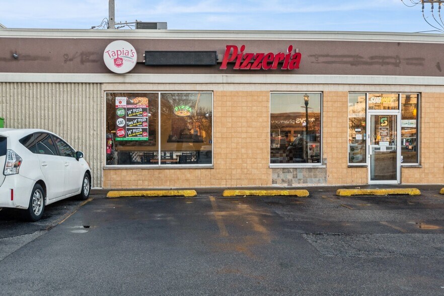 More Photos Of 2341-2357 W Howard St, Chicago Storefront For Sale