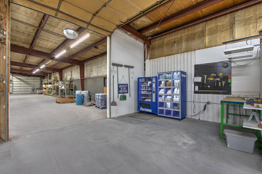 More Photos Of 106 Dunn Ave N, Hinckley Industrial For Lease
