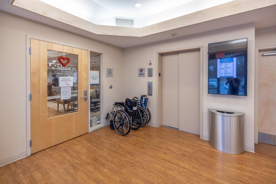 More Photos Of 41 Oakland Rd, Asheville Medical For Sale