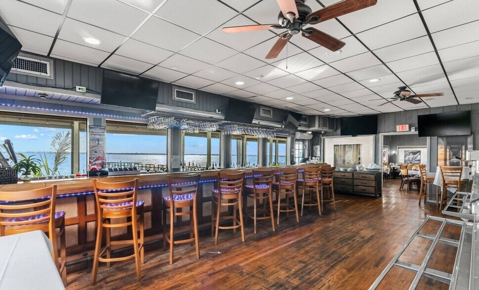 More Photos Of 4845 Dixie Hwy NE, Palm Bay Restaurant For Sale