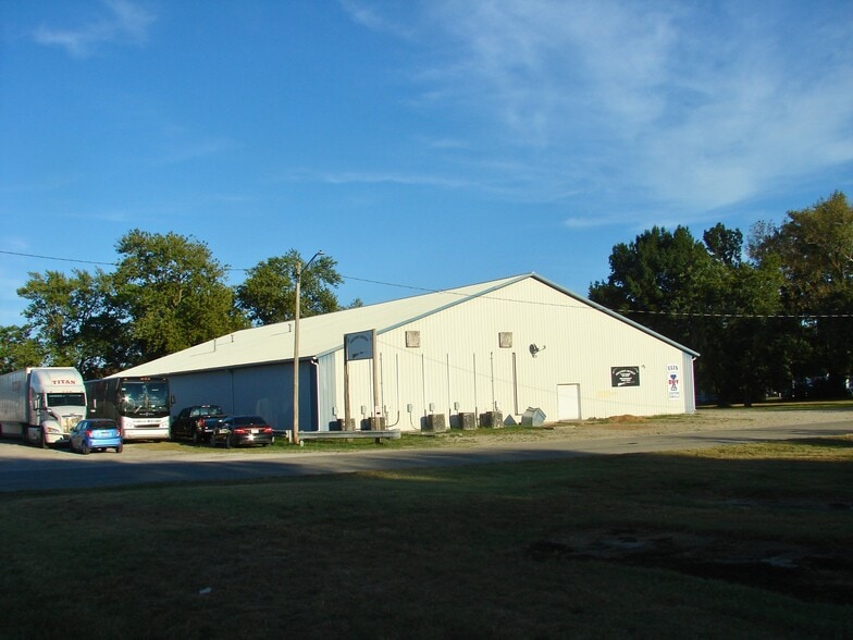 More Photos Of 311 W St. John St, Litchfield Sports And Entertainment For Sale