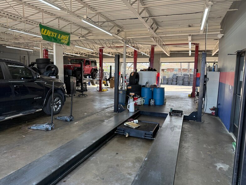 More Photos Of 1106 S First St, Garland Auto Repair For Lease
