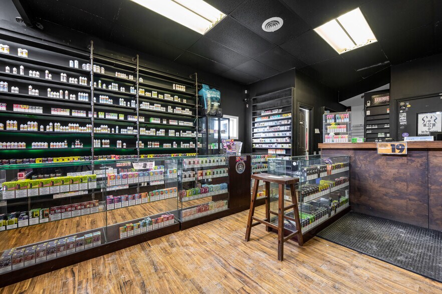 More Photos Of 320 King St E, Hamilton Storefront Retail Residential For Sale