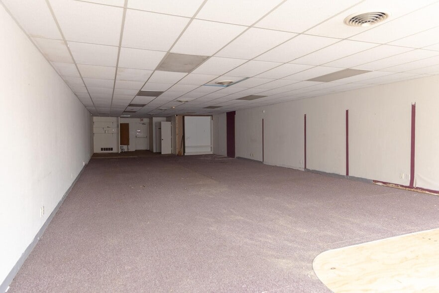 More Photos Of 1006 Halsell St, Bridgeport Flex For Sale