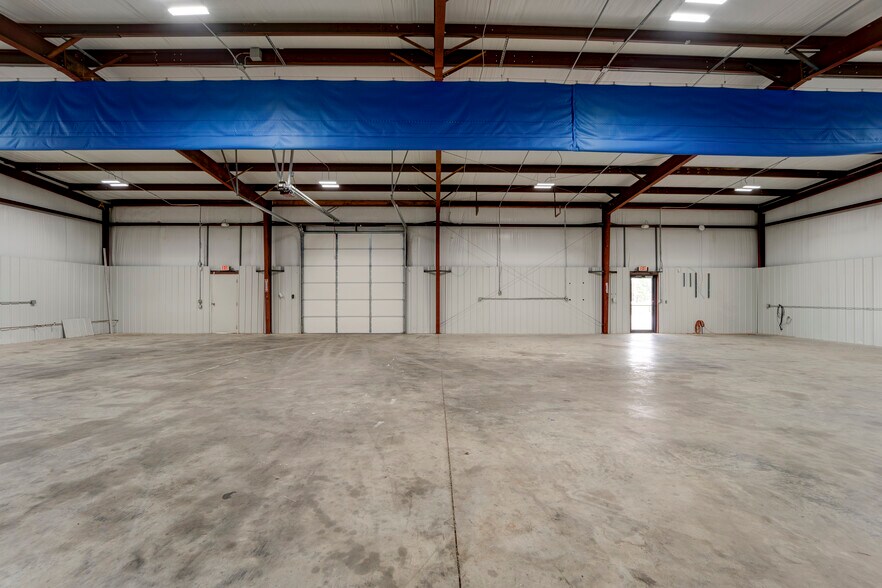 More Photos Of 2594 E Heritage Pkwy, Farmington Warehouse For Lease