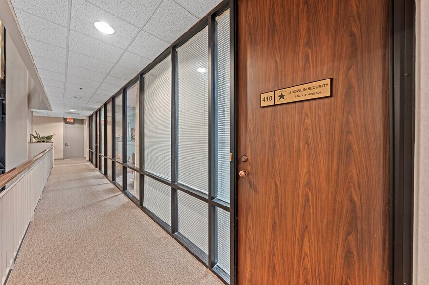 More Photos Of 222 S Sidney Baker St, Kerrville Office For Sale