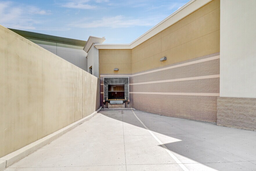 More Photos Of 1976 W Baseline Rd, Phoenix Storefront For Sale