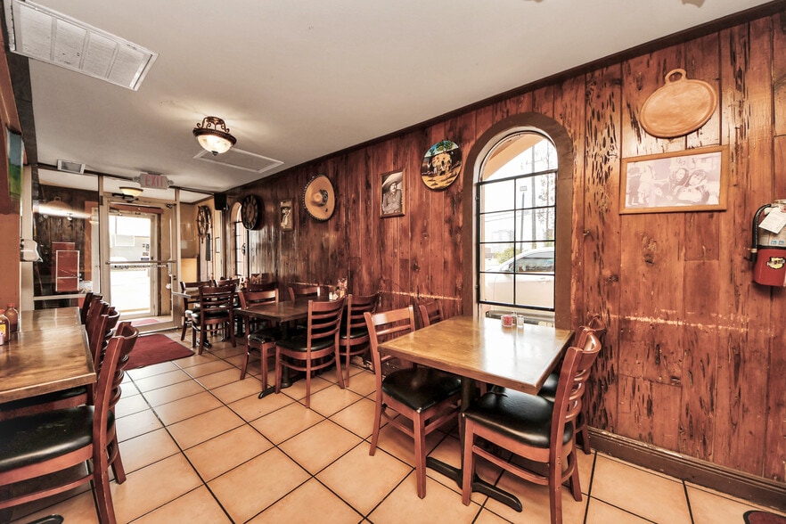 More Photos Of 7626 Clarewood Dr, Houston Restaurant For Sale